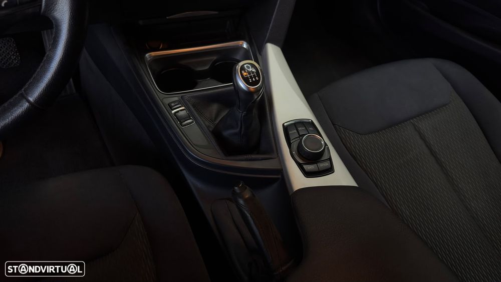 BMW 318 d Line Sport - 23
