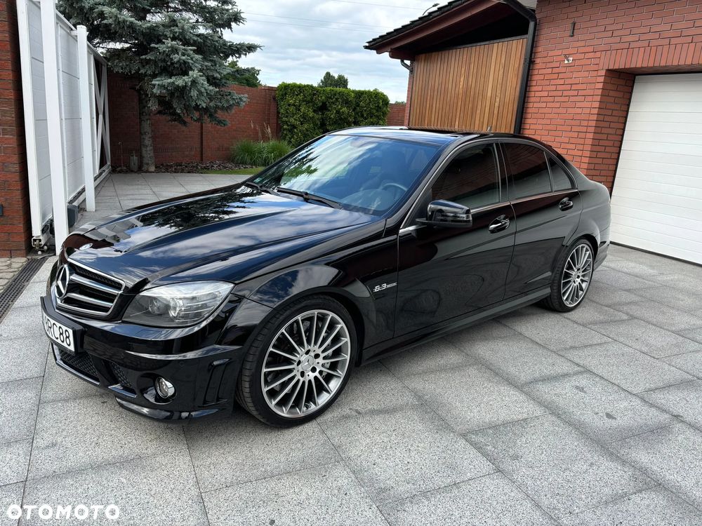 Mercedes-Benz Klasa C 63 AMG - 17