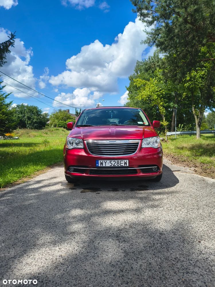 Chrysler Town & Country - 11
