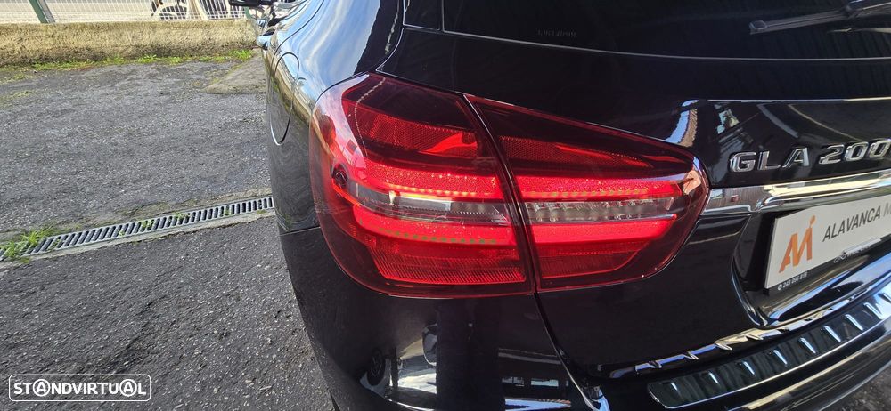 Mercedes-Benz GLA 200 d 7G-DCT AMG Line - 12