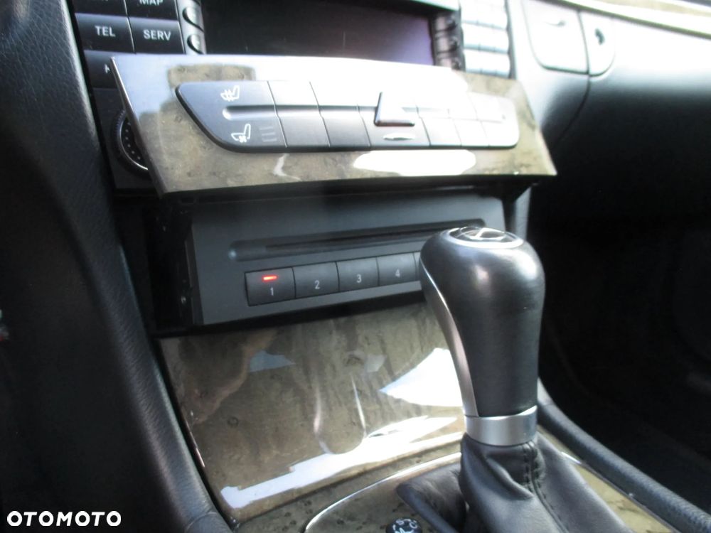 Mercedes-Benz Klasa E 320 CDI Avantgarde DPF Sport Edition AMG - 25