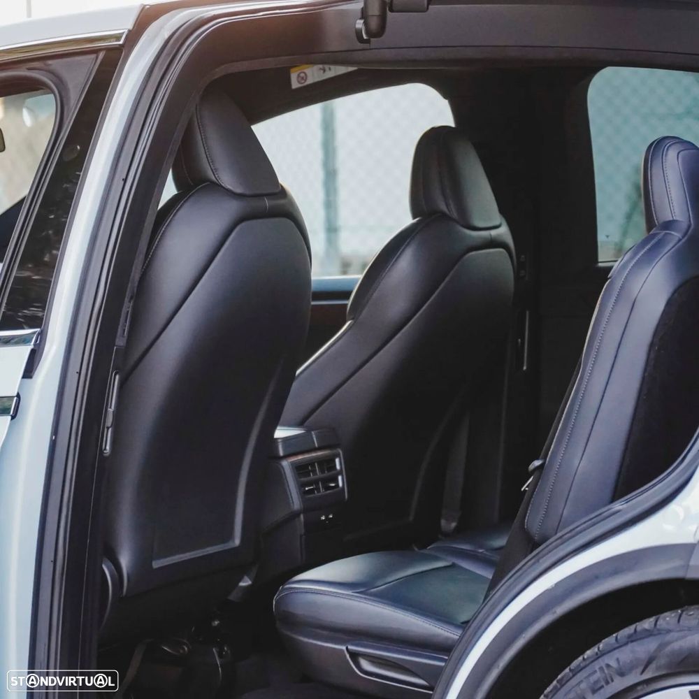 Tesla Model X - 9