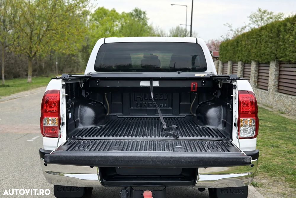 Toyota Hilux 4x4 Double Cab M/T Invincible - 5