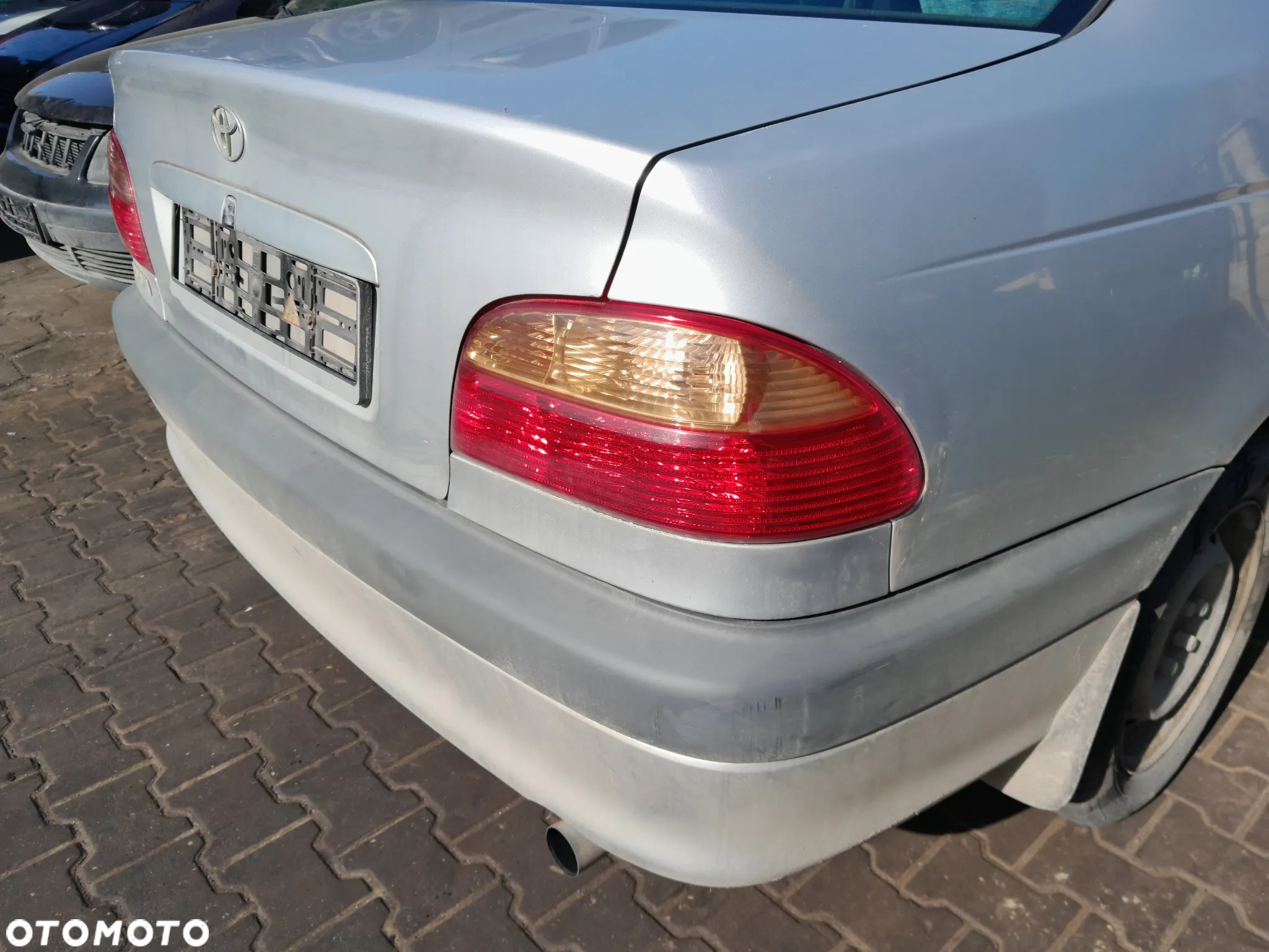 Lampa tylna prawa TOYOTA Avensis T22 lift 00-03r. sedan Europa - 2