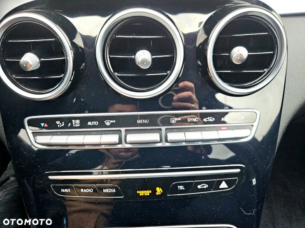 Mercedes-Benz Klasa C 220 d 4Matic T 9G-TRONIC - 38