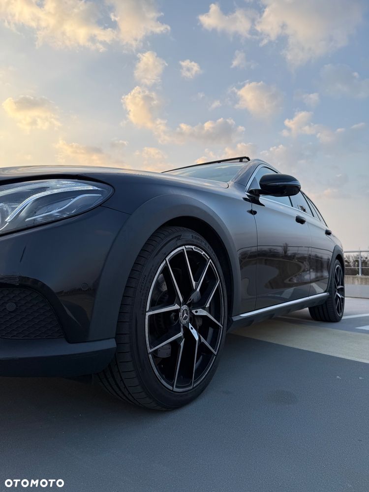 Mercedes-Benz Klasa E 220 d 4-Matic 9G-TRONIC - 25