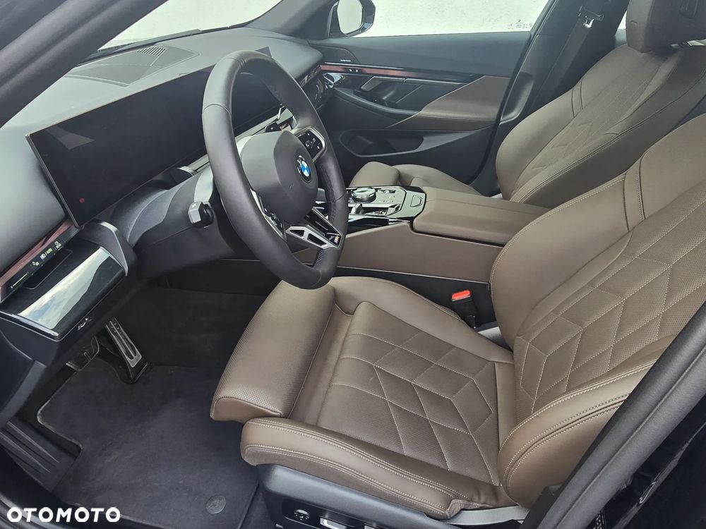 BMW Seria 5 520d xDrive mHEV M Sport - 8
