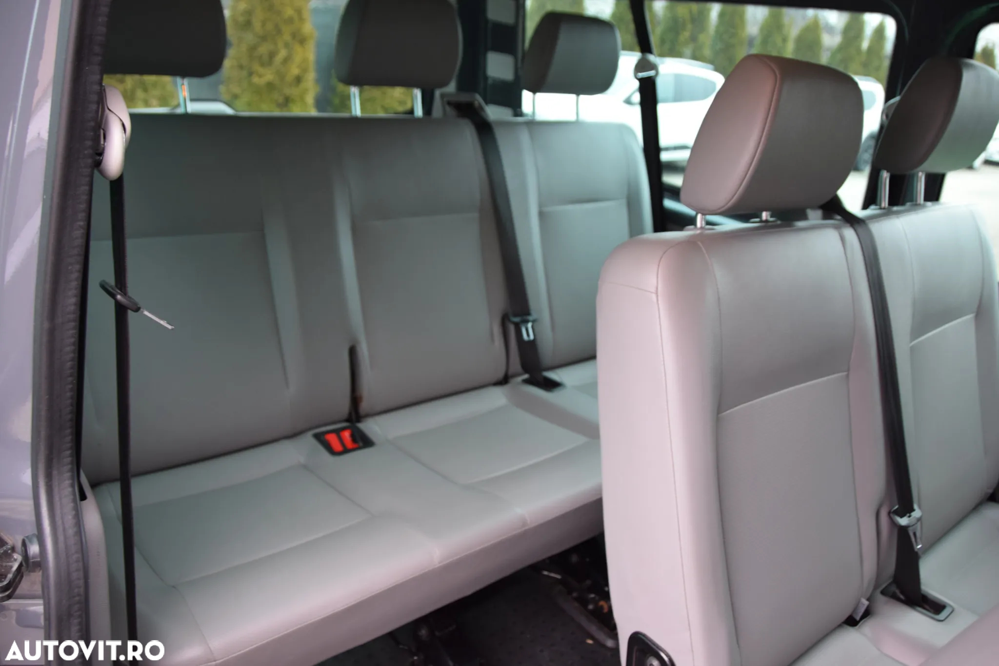 Volkswagen Caravelle - 14