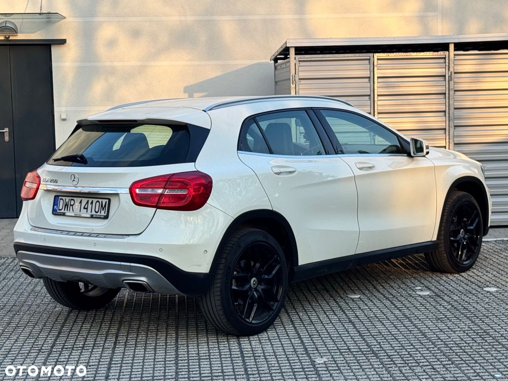 Mercedes-Benz GLA 200 7G-DCT - 14