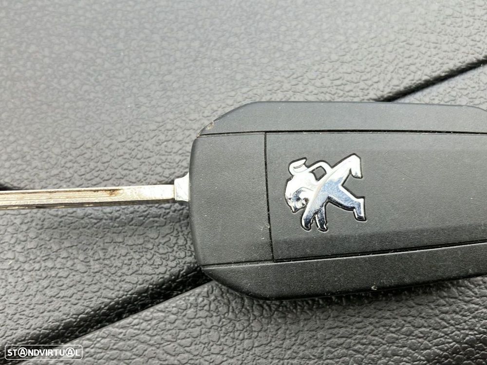 Peugeot Traveller 1.5 BlueHDi L2H1 Business Standard - 19