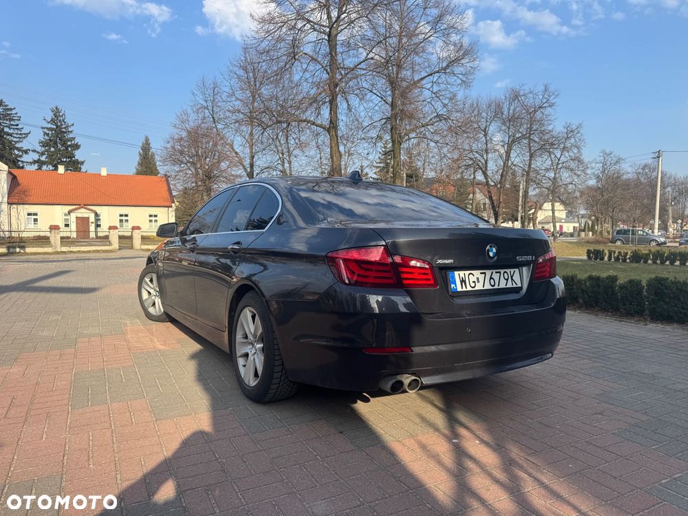 BMW Seria 5 528i xDrive Modern Line - 9