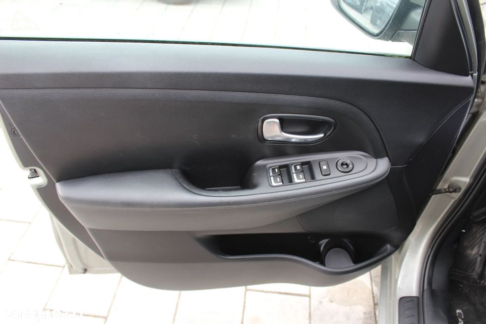 Kia Carens 1.6 GDI XL - 17