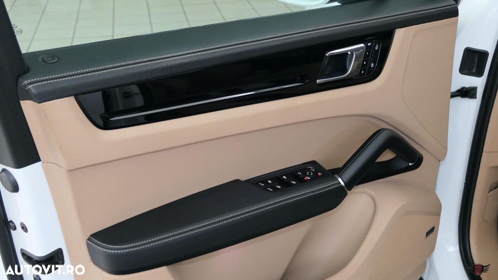 Porsche Cayenne Tiptronic S Platinum Edition - 32