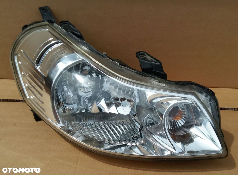 Reflektor prawy Lampa prawa Suzuki SX4/Fiat Sedici