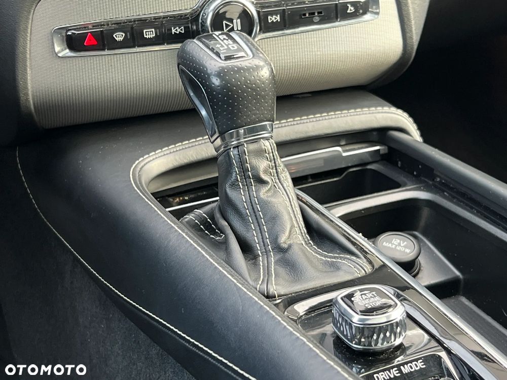 Volvo XC 90 D5 AWD R-Design 7os - 23