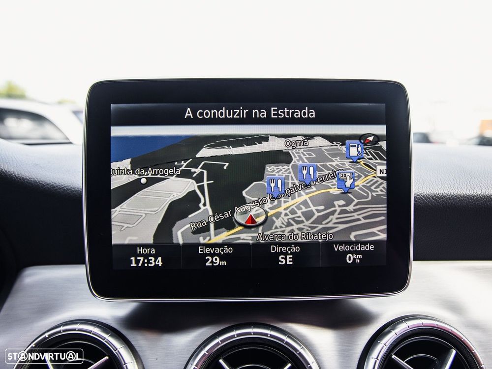 Mercedes-Benz CLA 180 d Shooting Brake AMG Line - 13