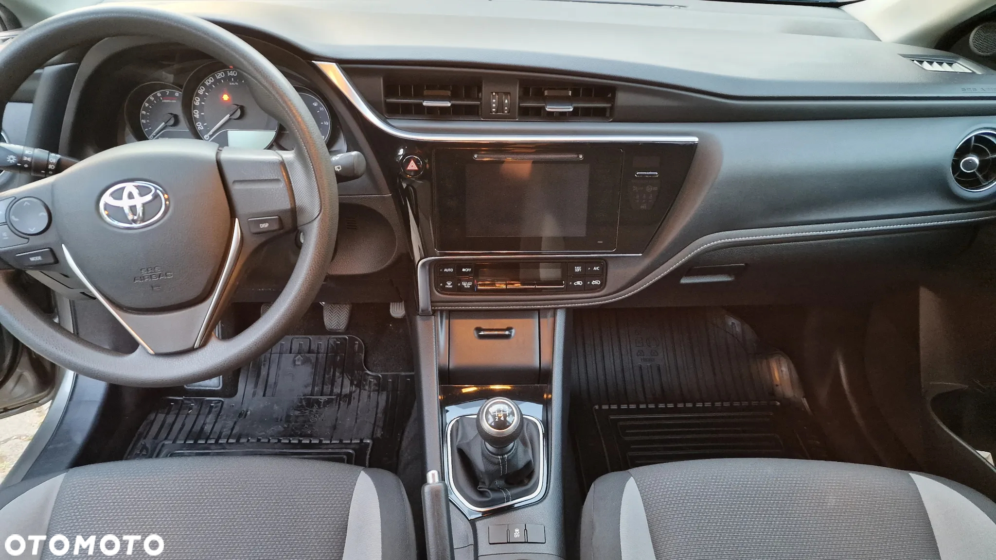 Toyota Auris - 14