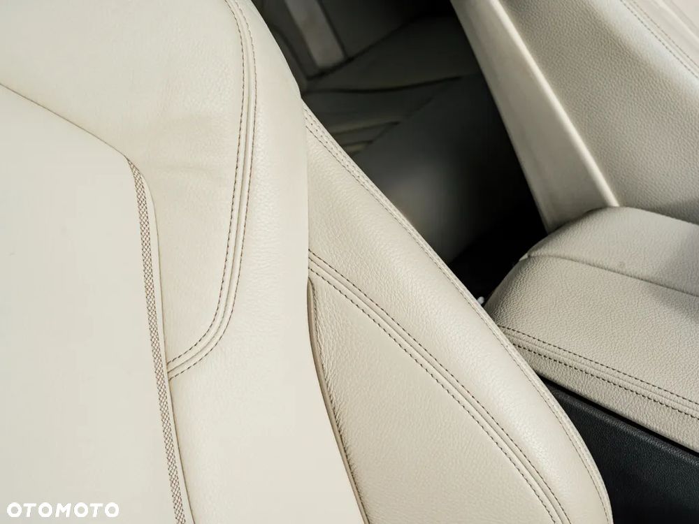 BMW Seria 5 520d xDrive Touring M Sport Edition - 13