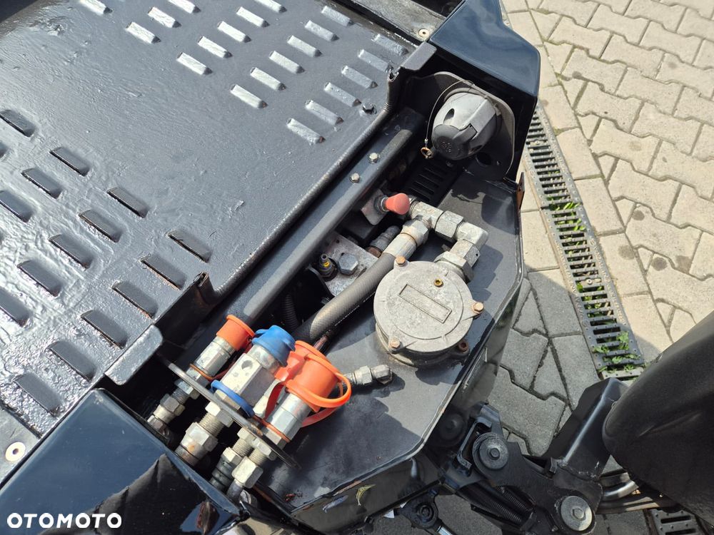 Kaercher MIC C34 / NOŚNIK NARZĘDZI / PRZYCZEPA WYWROTKA / IDEALNY DO MIASTA / ZAMIATARKA / PŁUG SNIEŻNY / 4X4 / NISKIE MOTOGODZINY / JEDNO URZĄDZENIE WIELE ZASTOSOWAŃ! - 20