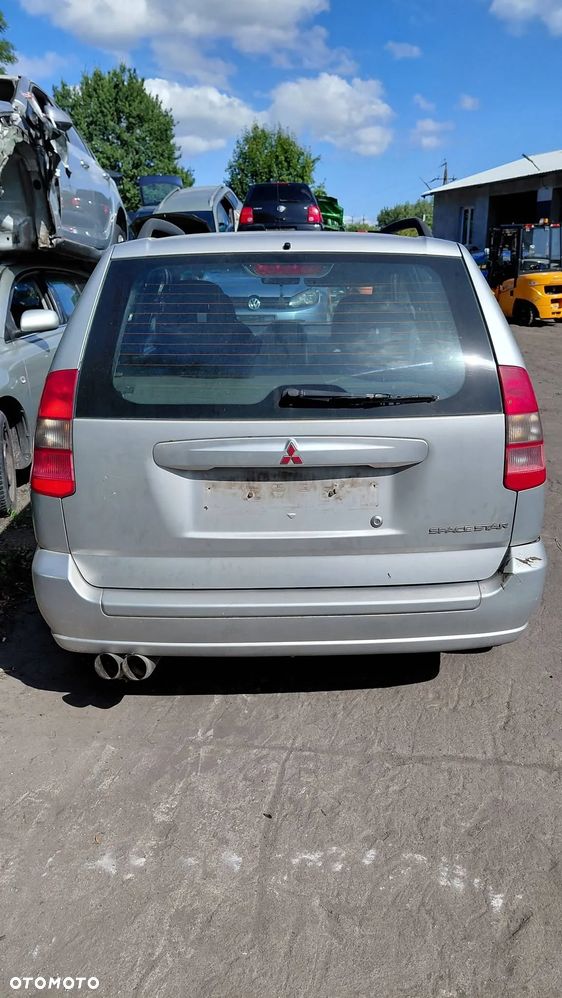 Części- Posiadamy na sprzedaż części z pojazdu:  Mitsubishi Space Star Rok 2001 Pojemność 1584 Moc 72 kw Benzyna - 6