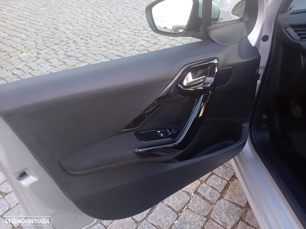 Peugeot 208 1.4 HDi Active - 26