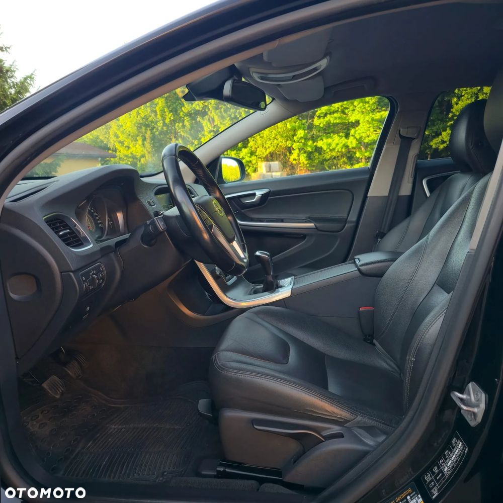 Volvo V60 D4 Momentum - 22