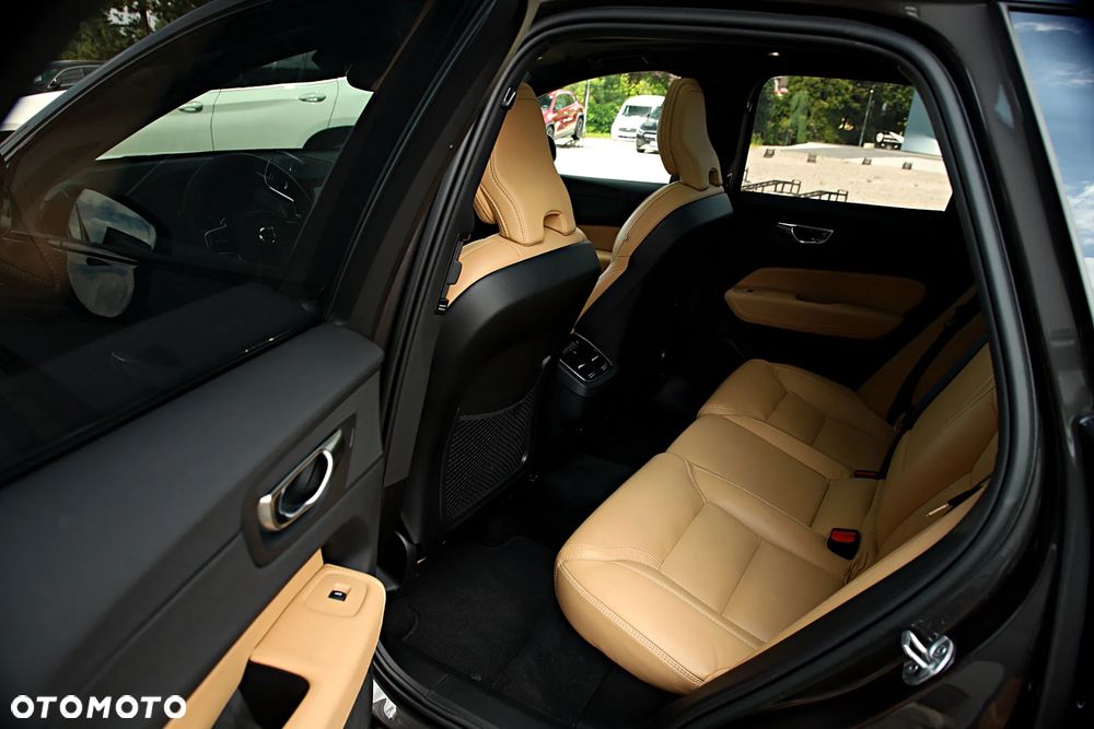 Volvo XC 60 B5 D AWD Ultimate Bright - 22