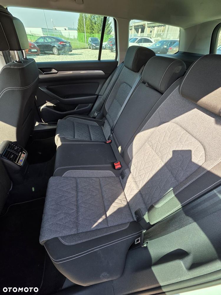 Volkswagen Passat Variant 2.0 TDI SCR DSG Business - 12