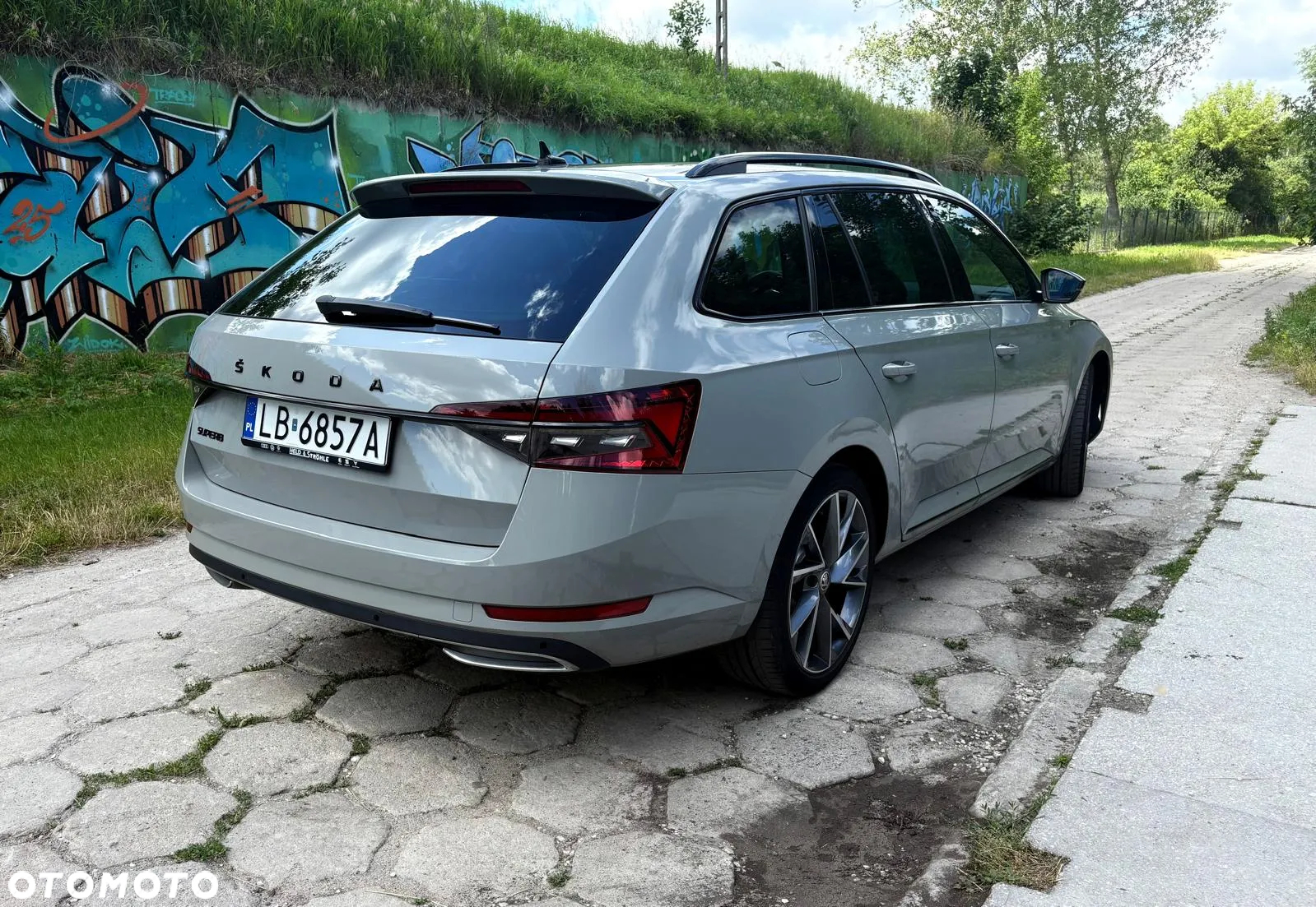 Skoda Superb 2.0 TDI DSG Sportline - 3