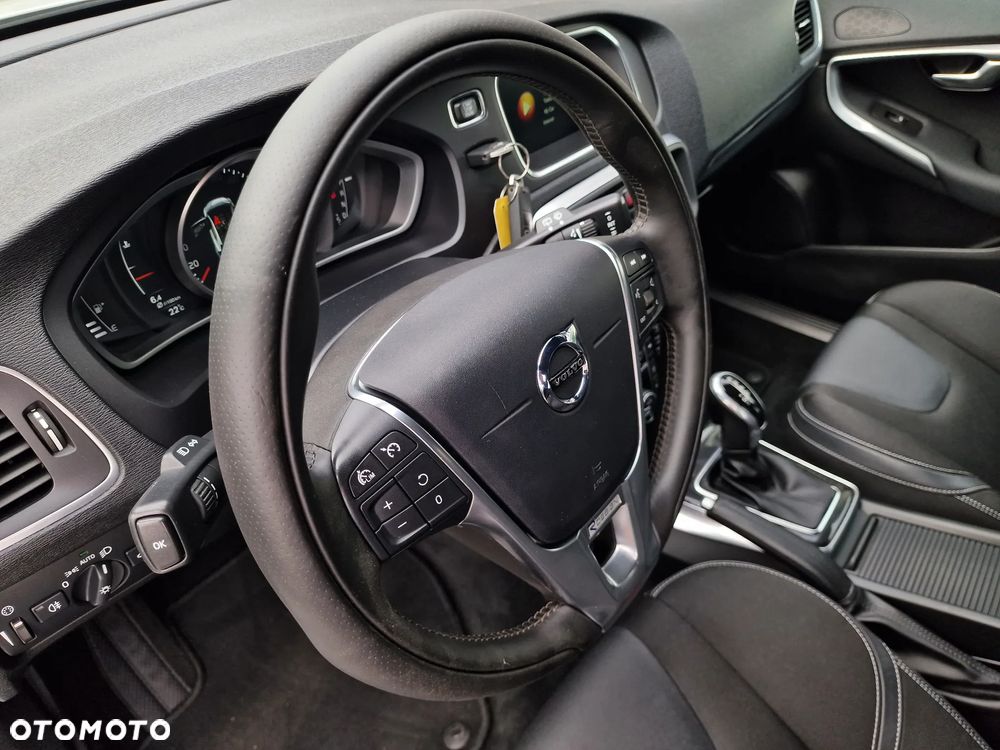 Volvo V40 D4 Geartronic Momentum - 17