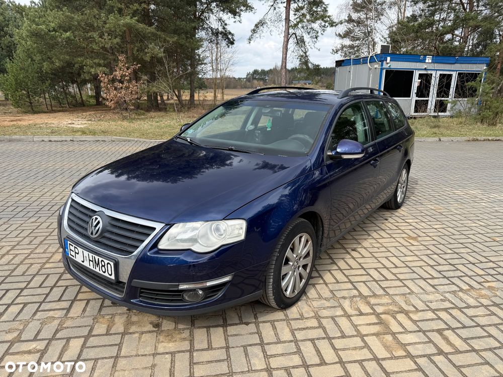Volkswagen Passat - 1
