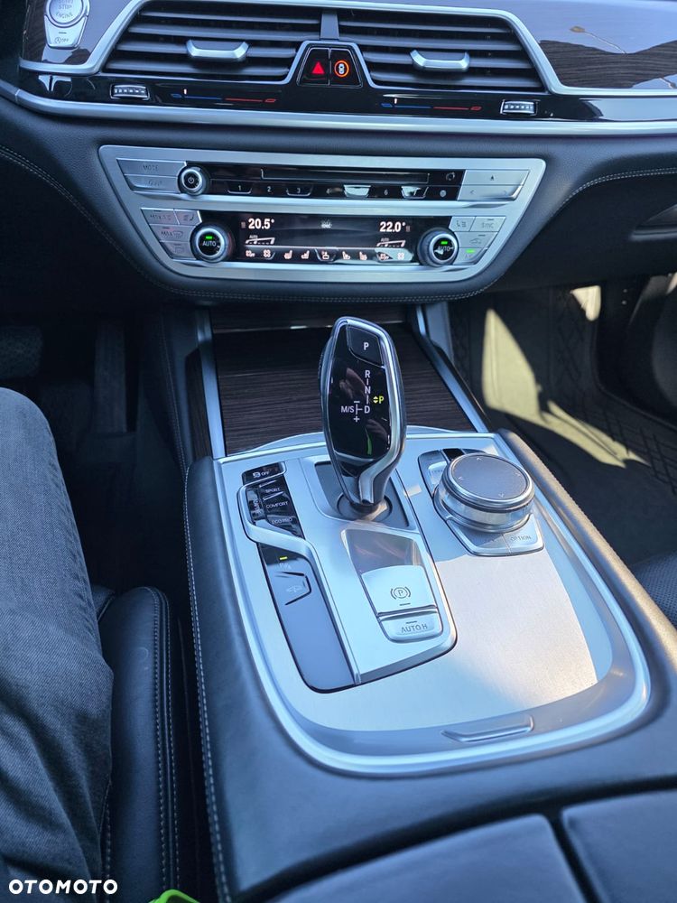 BMW Seria 7 740Ld xDrive - 28