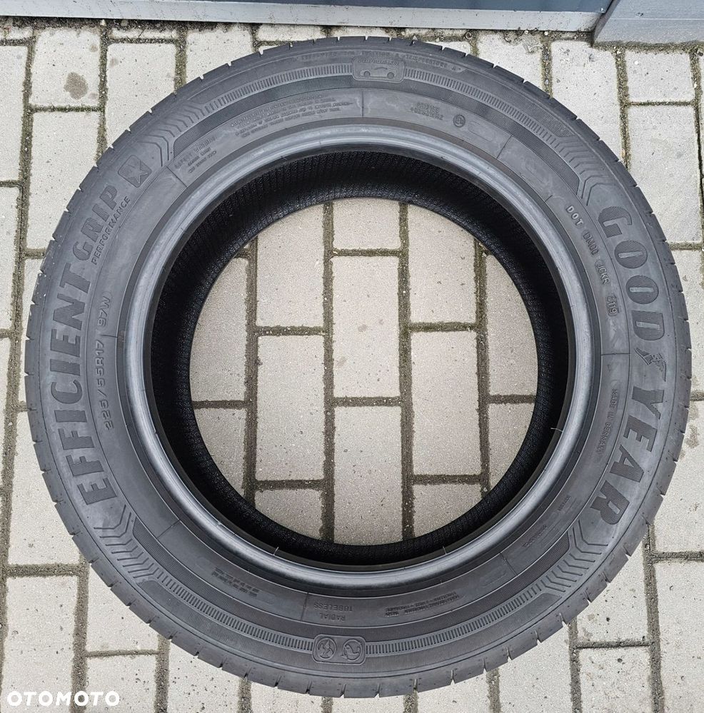 Goodyear EfficientGrip Performance 225/55R17 97 W - 3