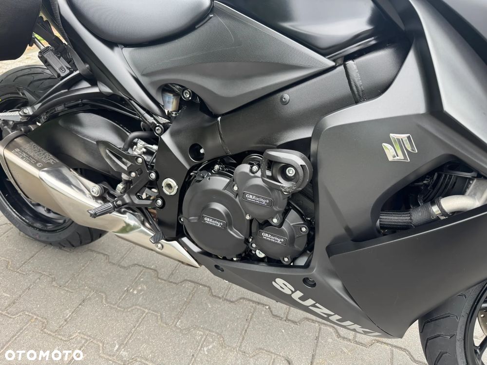 Suzuki GSX 1000 - 11