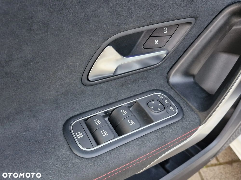 Mercedes-Benz Klasa A 220 4-Matic AMG Line 7G-DCT - 31
