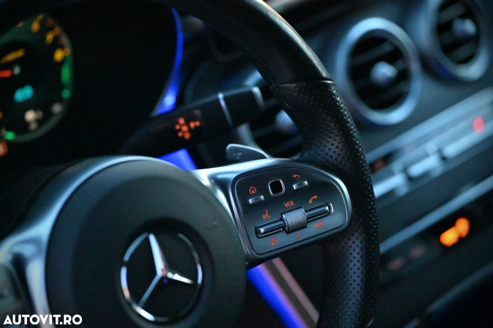 Mercedes-Benz C 300 e 4Matic 9G-TRONIC AMG Line - 30