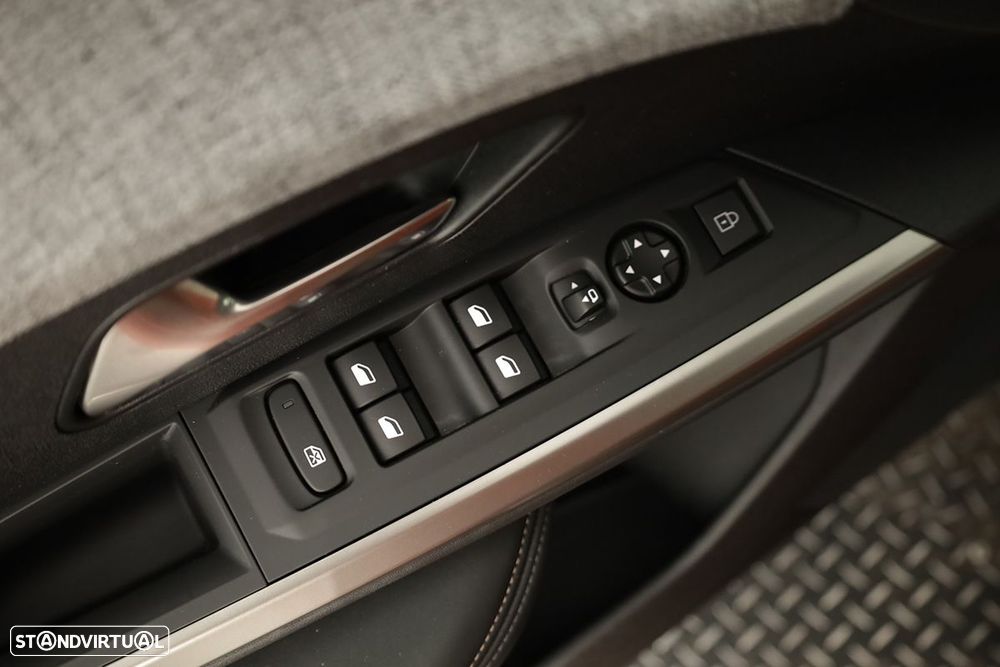 Peugeot 5008 1.2 Hybrid Allure e-DCS6 - 17