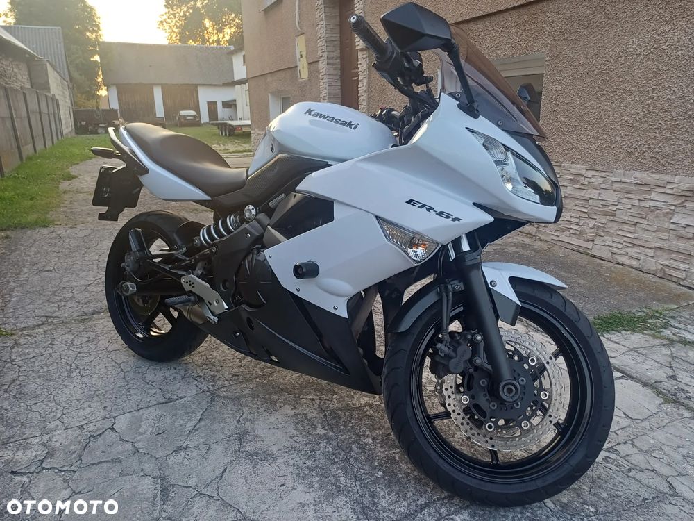 Kawasaki ER - 8