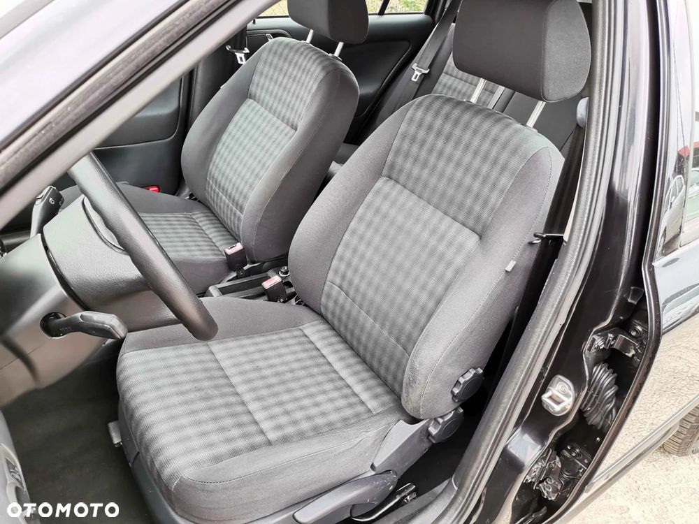 Skoda Octavia 1.6 Tour - 12