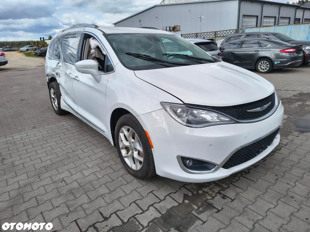 Chrysler Pacifica - 3