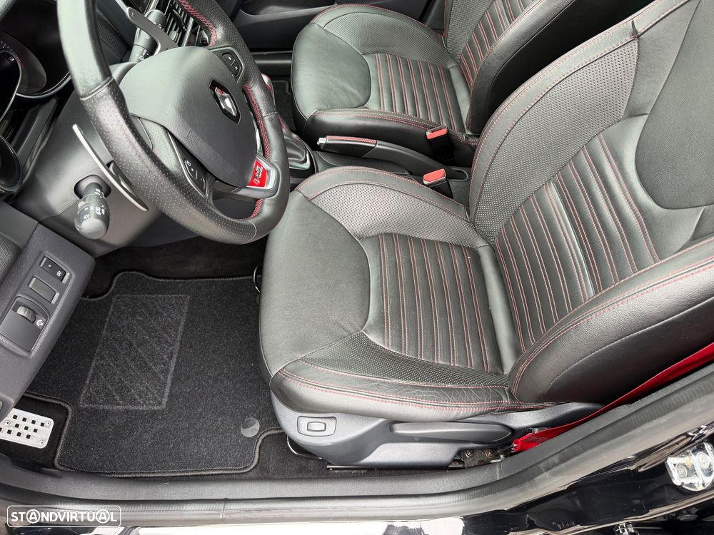 Renault Clio TCe 220 EDC R.S. Trophy - 26