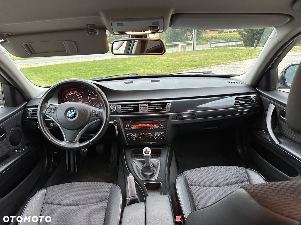 BMW Seria 3 318d Luxury Line - 12