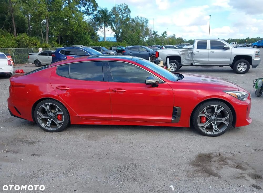 Kia Stinger - 2