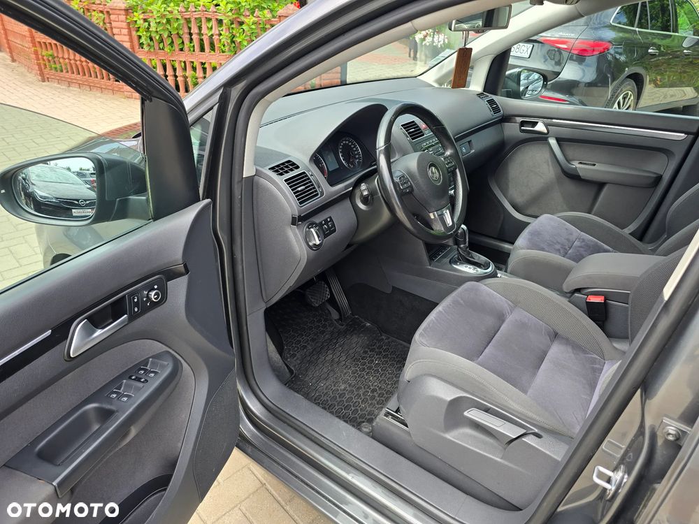 Volkswagen Touran - 9