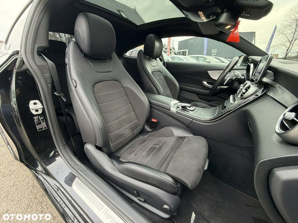 Mercedes-Benz Klasa C 200 4Matic 9G-TRONIC - 26