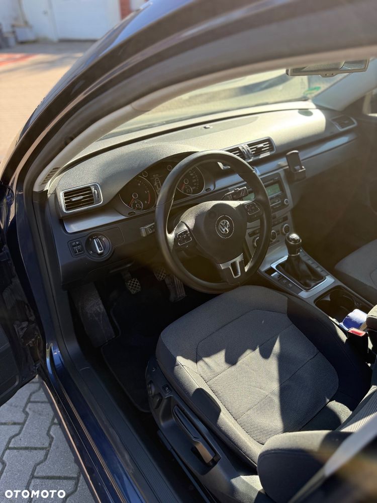 Volkswagen Passat 2.0 TDI Comfortline - 13