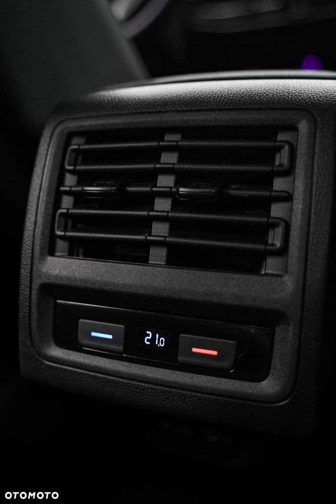 Volkswagen Golf - 23