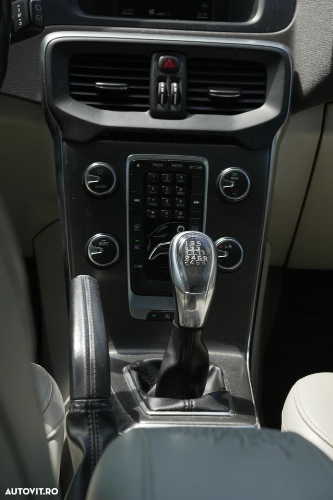 Volvo V40 D3 Summum - 12