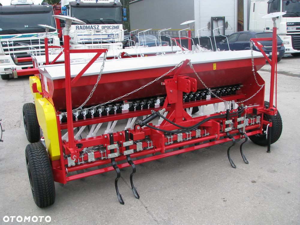 Meprozet Siewnik zbożowy talerzowy S107T, stopkowy S107, S107/1 poplonów S109 MEPROZET, Siewnik zbożowy 2-talerzowy i stopkowy SR25, SR27, SR30, SRT27 Euro-Masz, siewnik nabudowany - agregat uprawowy SNT30, siewnik poplonów Akpil, Siewnik kukurydzy Meprozet - 8