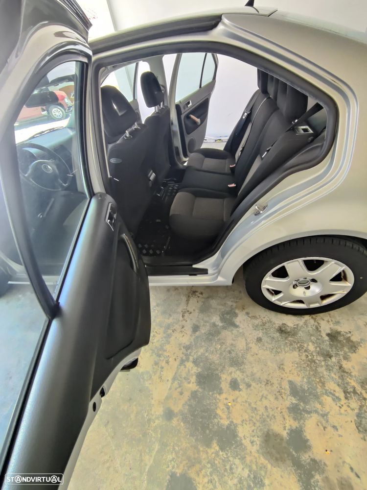 VW Bora 1.9 TDi Highline - 11